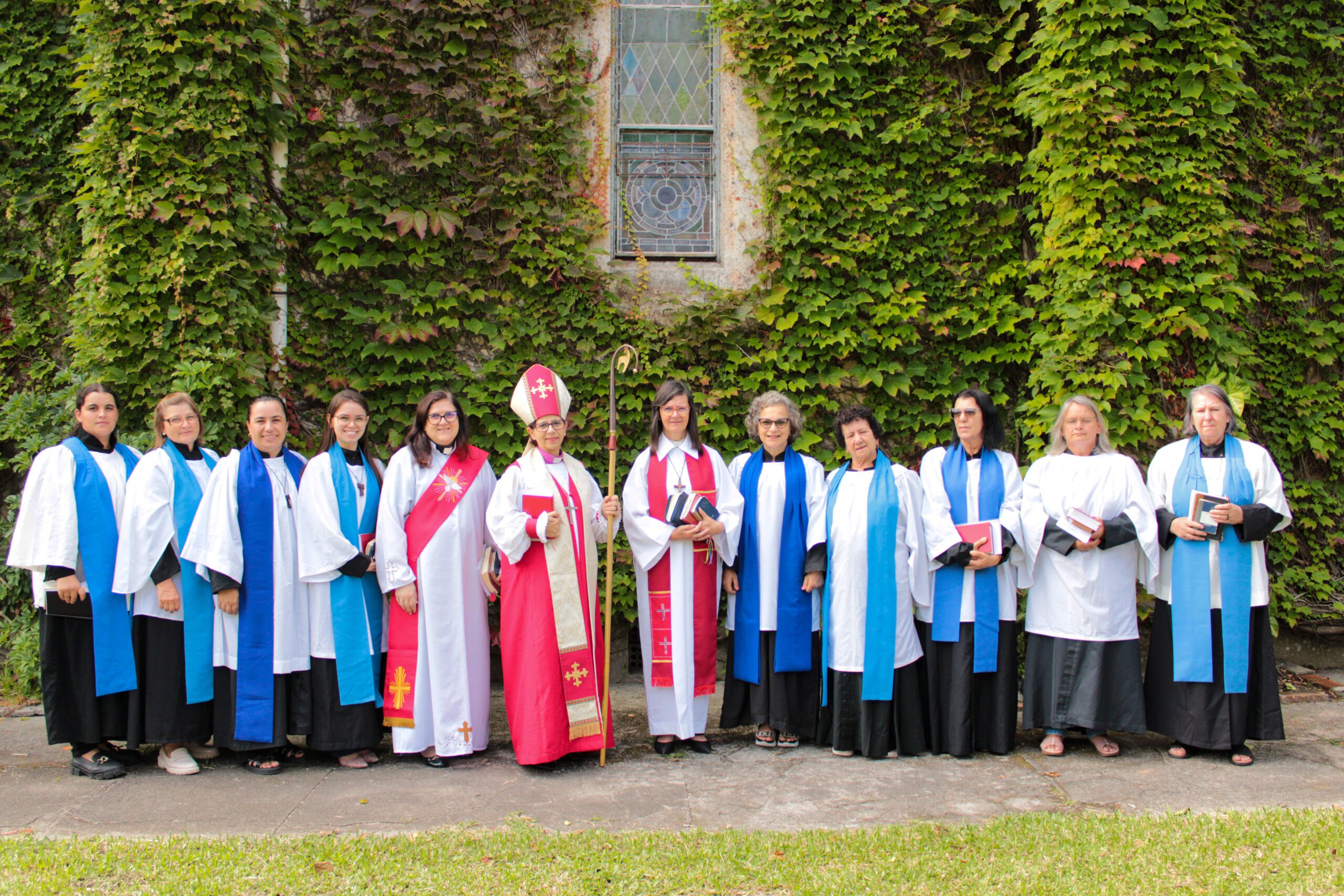 Na foto destacamos as mulheres da nossa Diocese. Ministras Leigas, Diaconisa, Presbítera e Bispa.